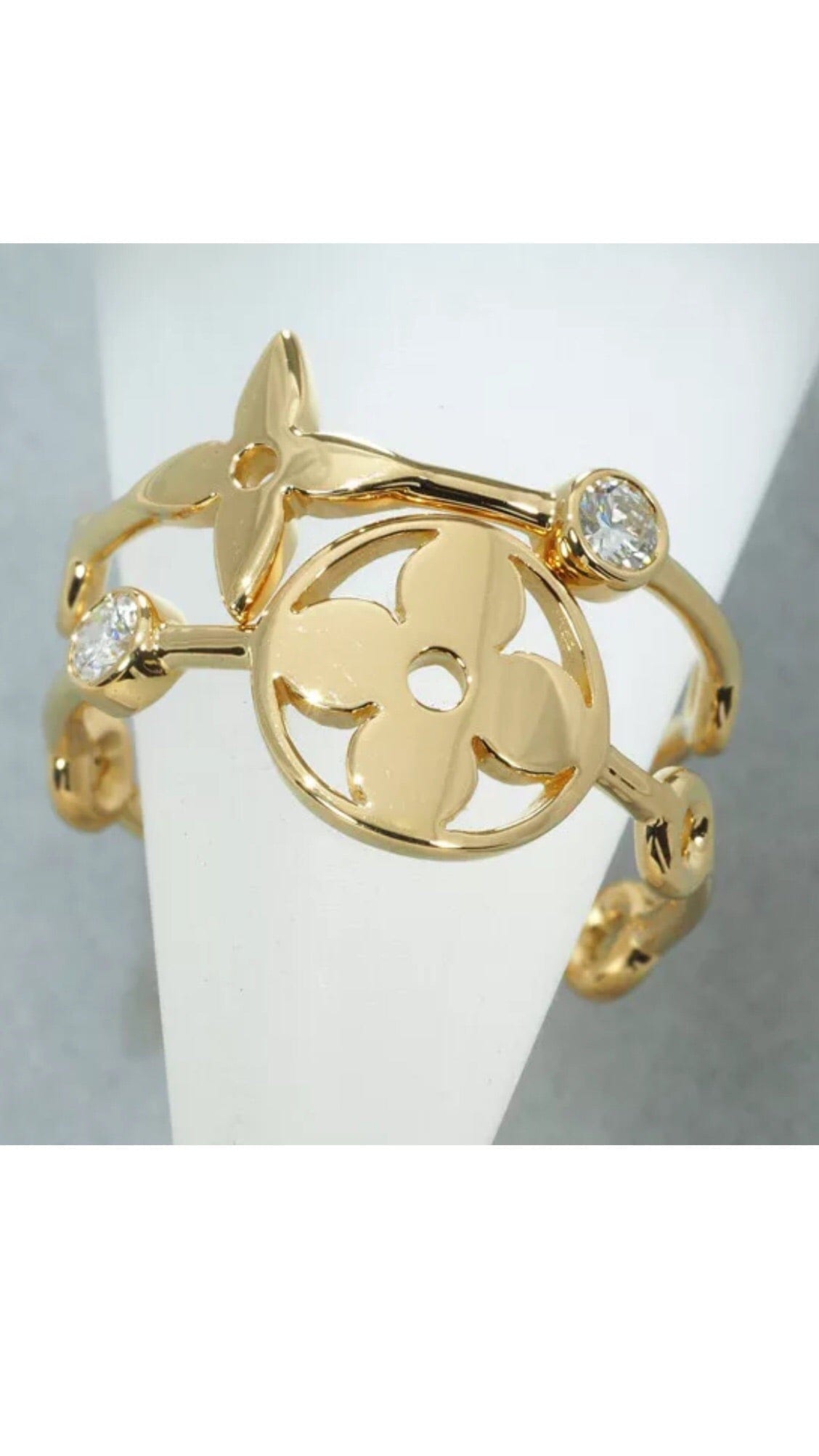 Louis Vuitton Diamond 18KT Gold Monogram Flower Berg Ring